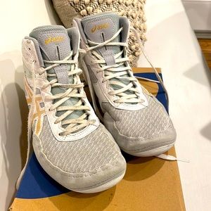Asics wrestling sneakers size 8.5
